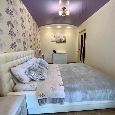 2-Комн Люкс В Центре Вишенки Vinnytsia Bagian luar foto